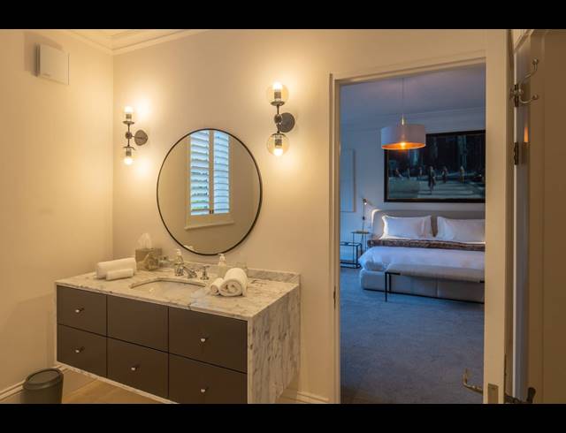 9 BEDROOM HOTEL FOR SALE IN BISHOPSCOURT